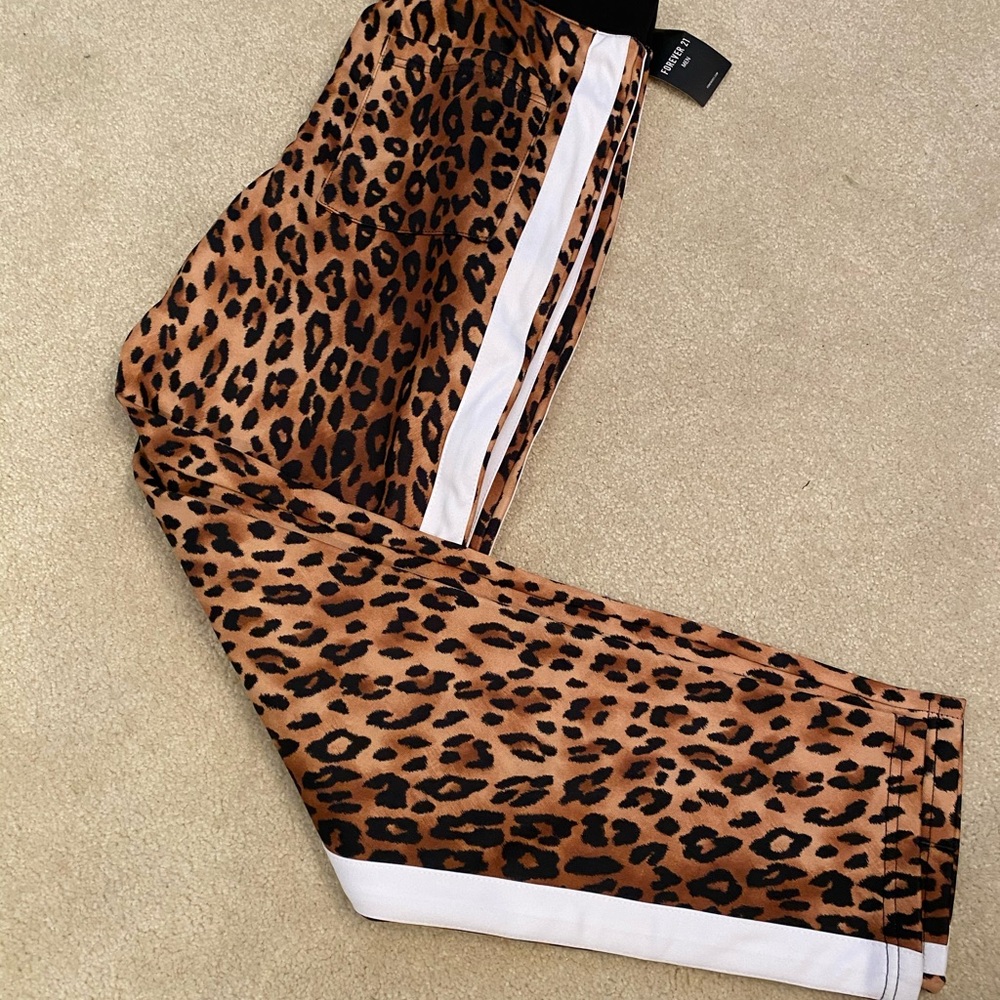 FOREVER 21 MENS LEOPARD PRINT ATHLETIC JOGGERS